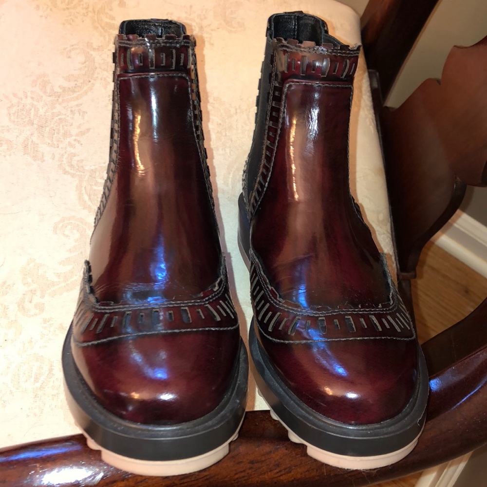 Gorgeous Patent Chelsea Tod’s Boots, Pristine! - Picture 4 of 11